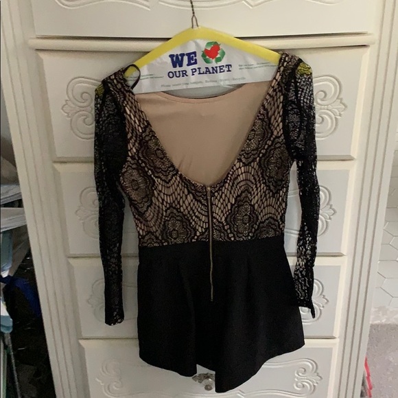 Tobi Long Sleeve Lace Romper - Picture 3 of 4